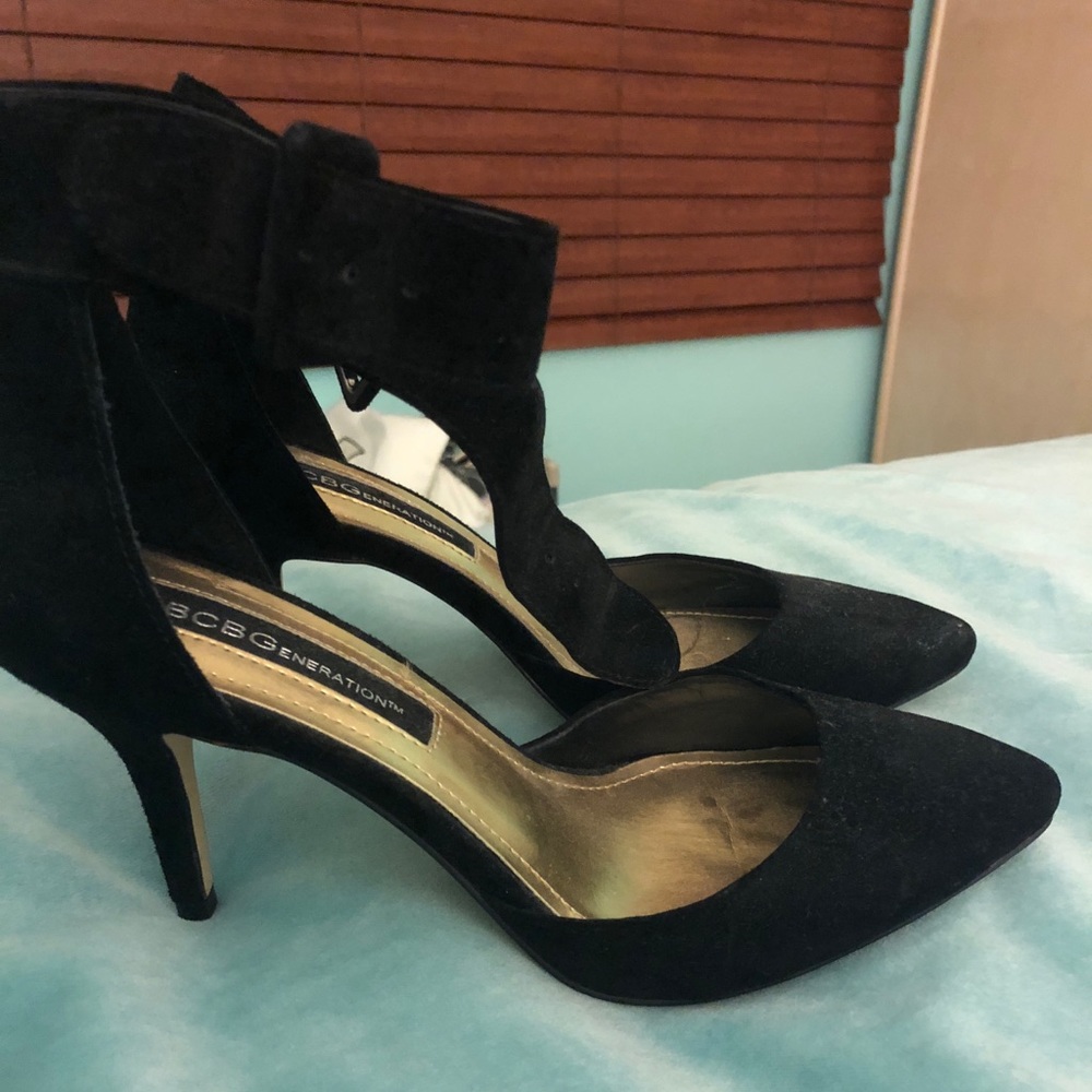 Buckle BCBG generation velvet heels